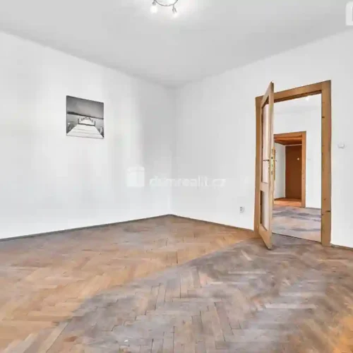 prostorný pokoj byt 4+1 Karlovy Vary