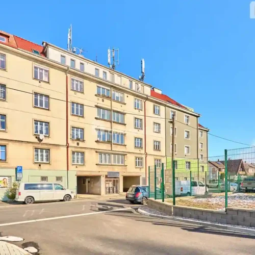 exteriér bytového domu Karlovy Vary Rybáře