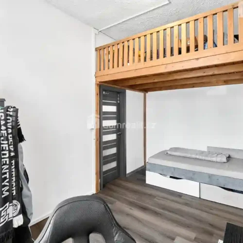 dětský pokoj s patrem byt Karlovy Vary