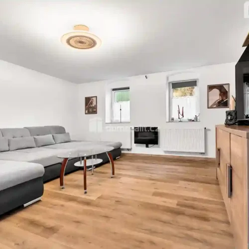 prostorný obývací pokoj rodinný dům Oloví