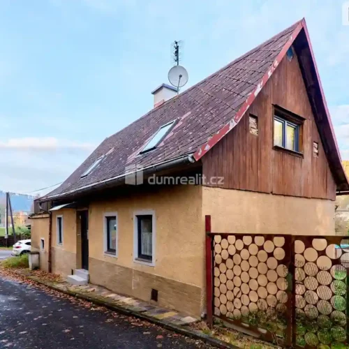 pohled na rodinný dům Oloví z ulice