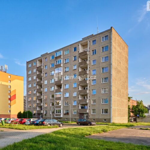 Prodej bytu Ostrov u karlových varů - pohled z venku